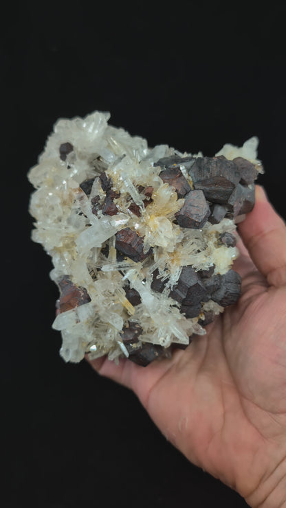 360-degree video of 1043g black pyrite and quartz specimen from Fengjiashan