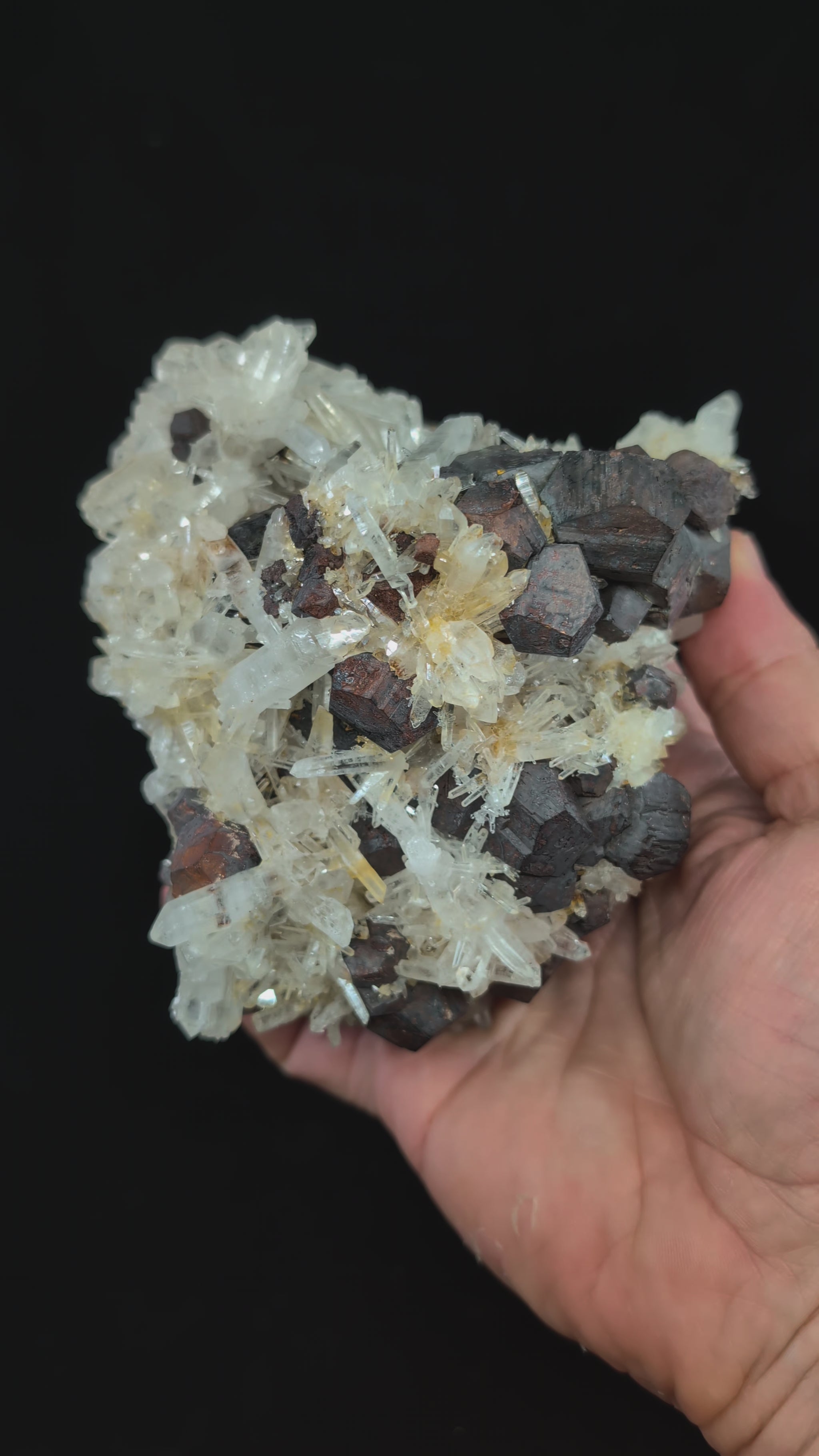 360-degree video of 1043g black pyrite and quartz specimen from Fengjiashan