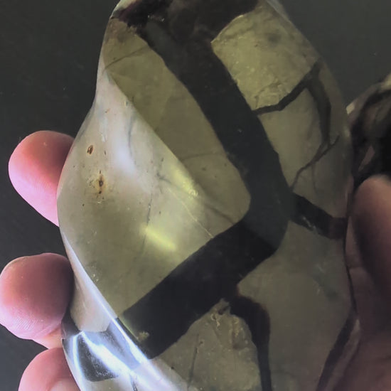 360° video of large septarian flame carving from Madagascar