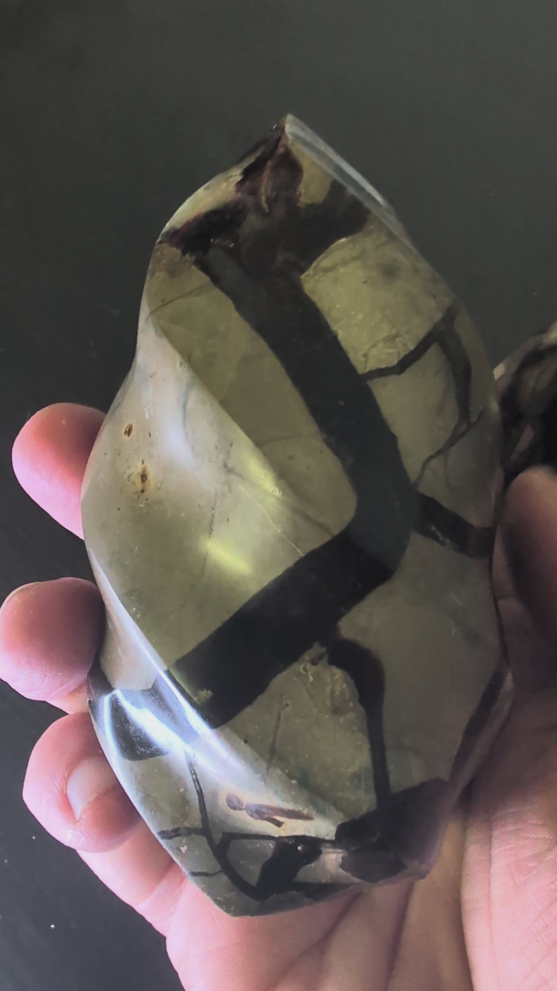 360° video of large septarian flame carving from Madagascar