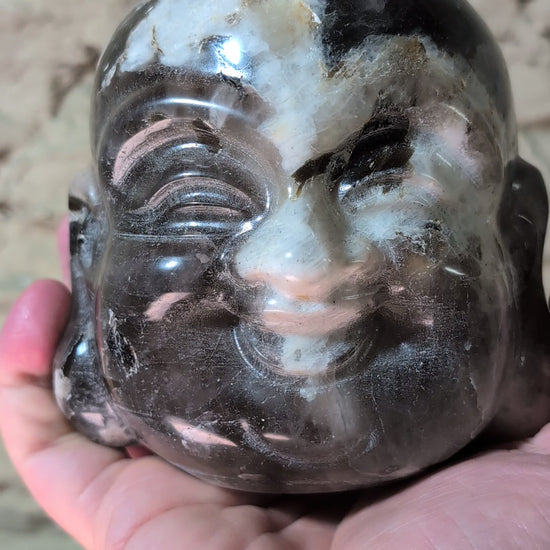 360° video showing reflective silver mica sheen and carving symmetry