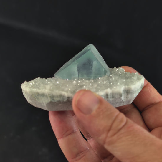 Video showing 360° view and UV glow of blue fluorite with phantom on quartz matrix