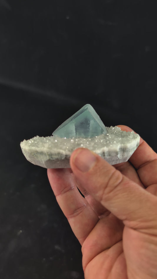 Video showing 360° view and UV glow of blue fluorite with phantom on quartz matrix