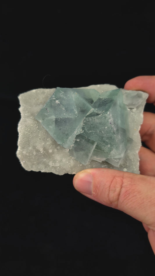 Video showing 360° rotation and UV glow of blue fluorite cluster from Yaogangxian