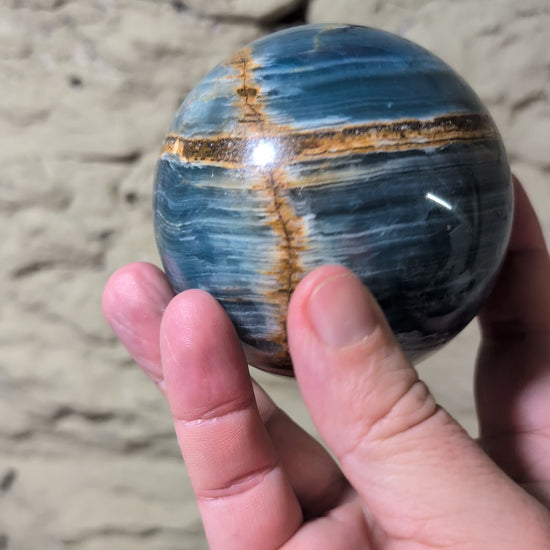 360° video of polished blue onyx sphere from Pakistan