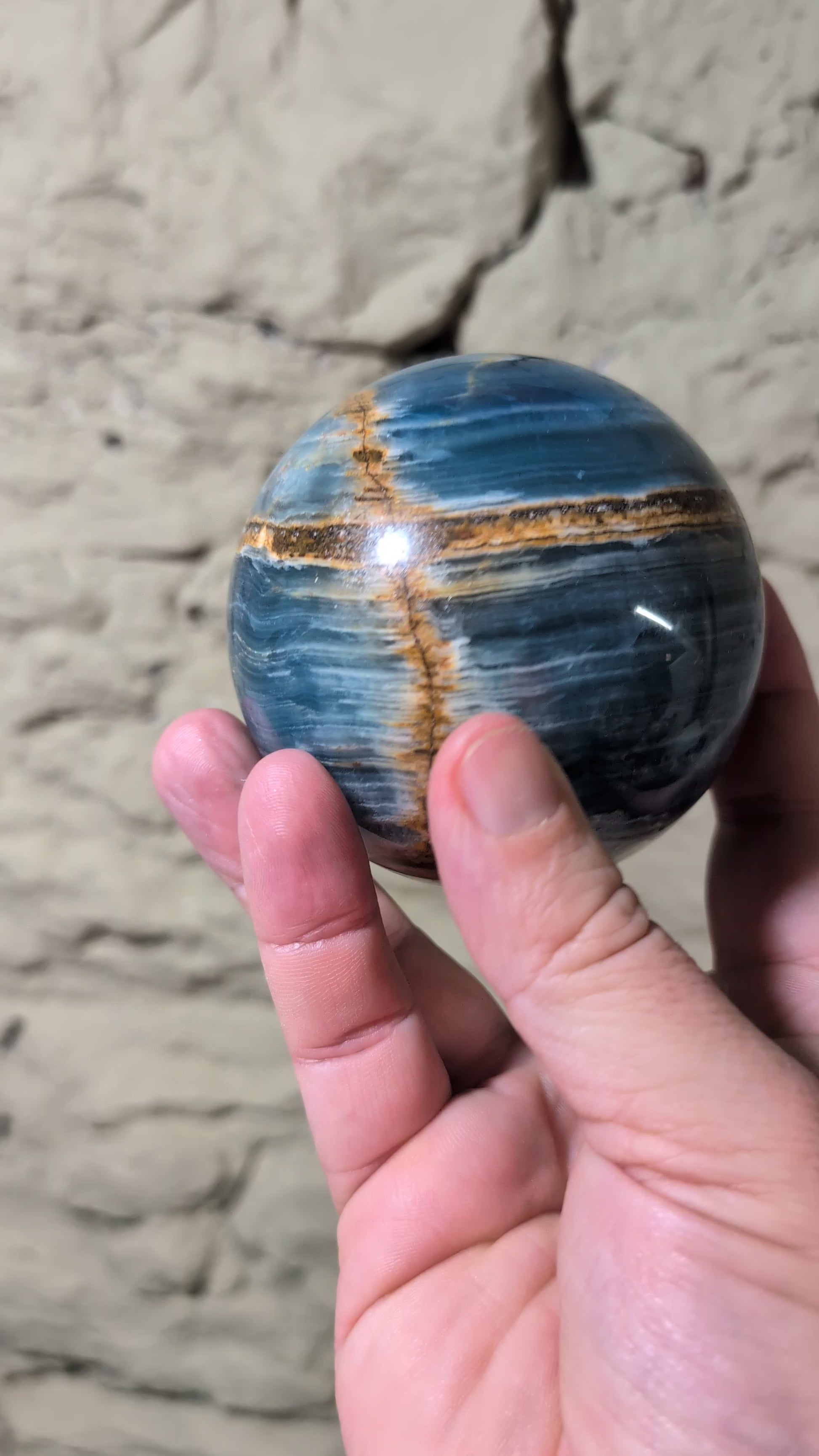 360° video of polished blue onyx sphere from Pakistan
