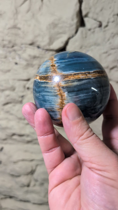 360° video of polished blue onyx sphere from Pakistan