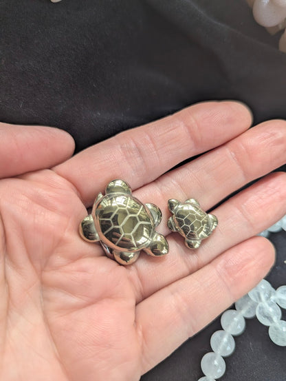 tiny-pyrite-turtle-carving-3cm-handheld-scale-reference