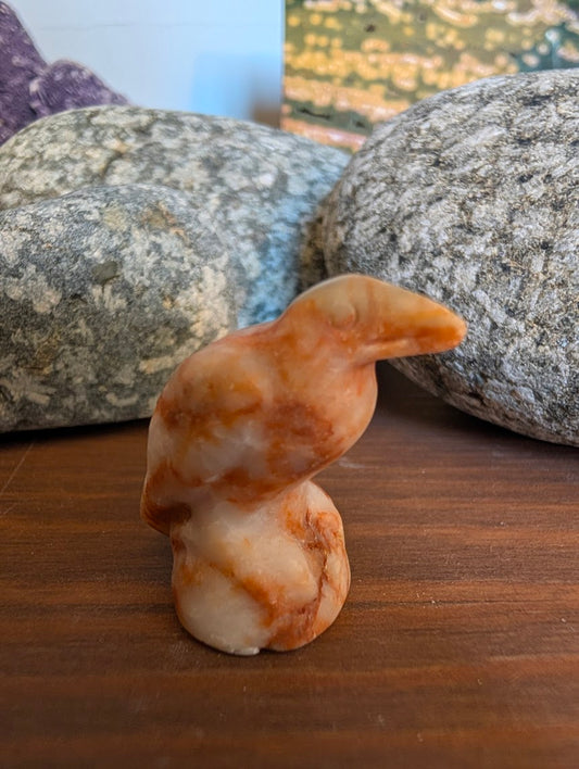 tiny-raven-carving-red-vein-jasper-3cm-hematite-veining