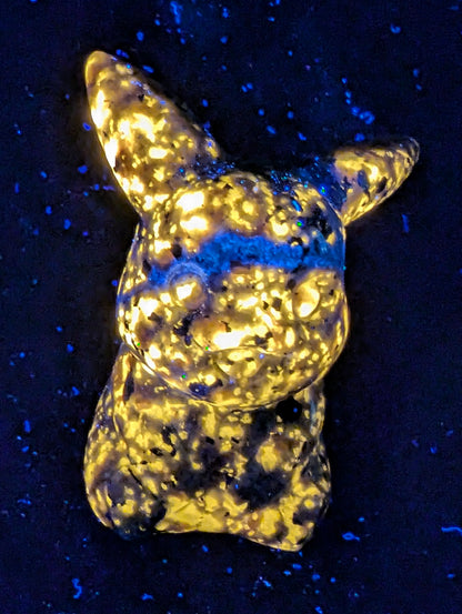 Sculptures inspirées de Pokémon en yooperlite – Figurines en cristal fluorescent UV (5,7–7 cm, 110–295 g)