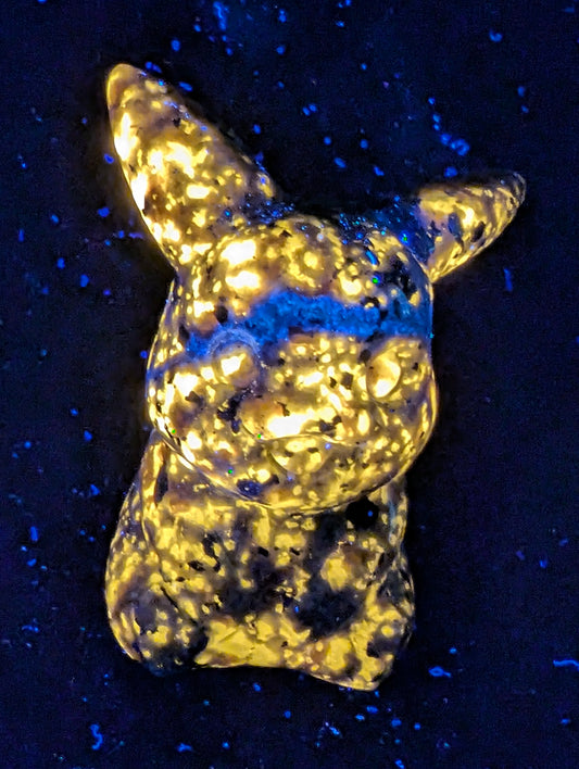 Sculptures inspirées des Pokémon en yooperlite — Figurines en cristal fluorescent UV (5,7–7 cm, 110–295 g)