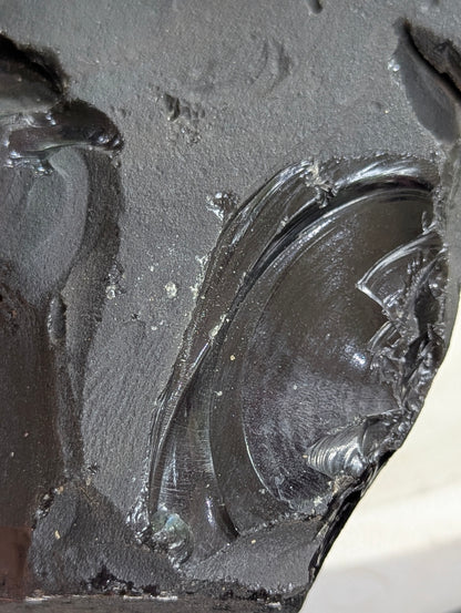 Morceaux bruts d'obsidienne noire