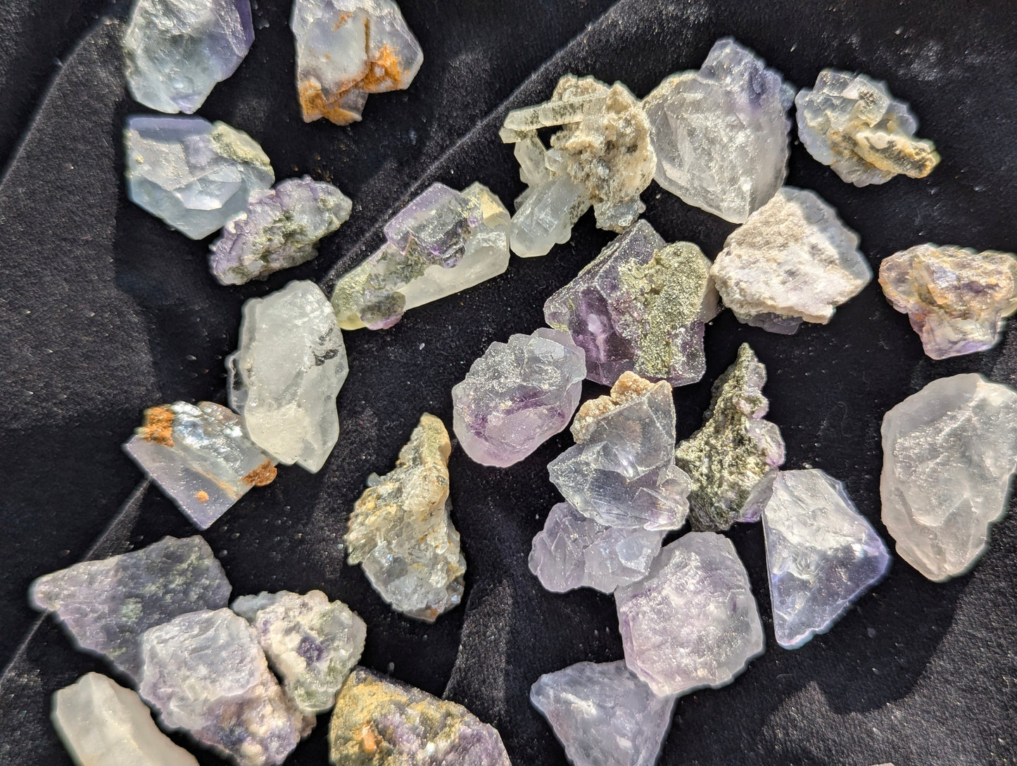 YGX Fluorite Pieces - UV Reactive - ~ 25g, 2-3 pieces
