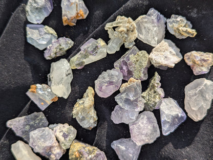 YGX Fluorite Pieces - UV Reactive - ~ 25g, 2-3 pieces