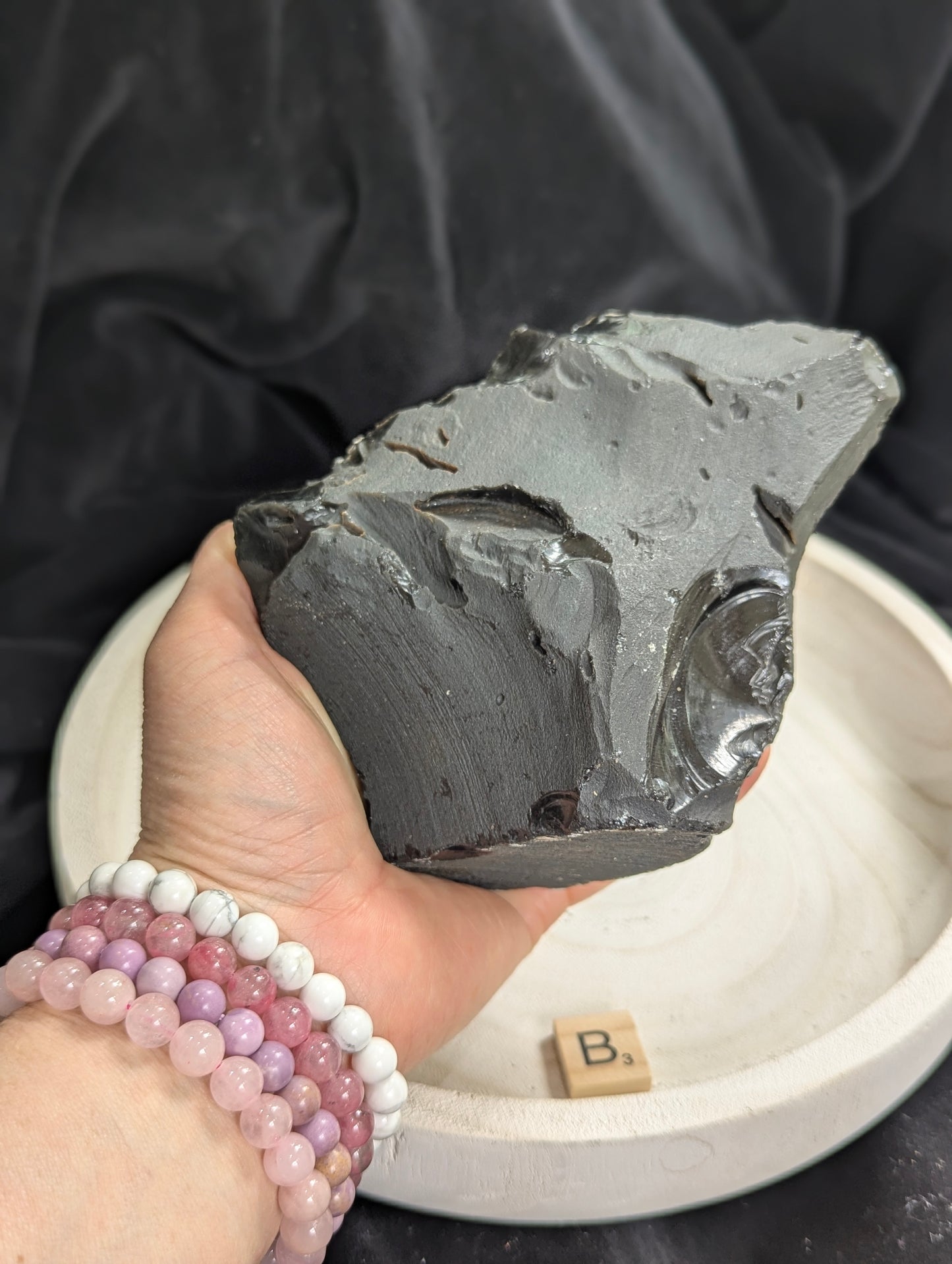 Morceaux bruts d'obsidienne noire