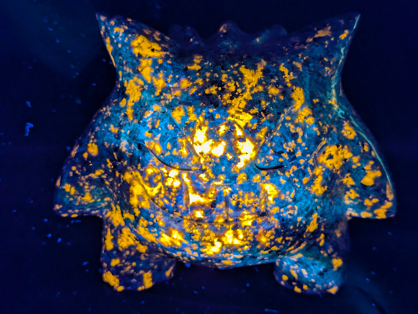 XL Yooperlite Gengar Carving, UV Reactive - 5", 2.55kg