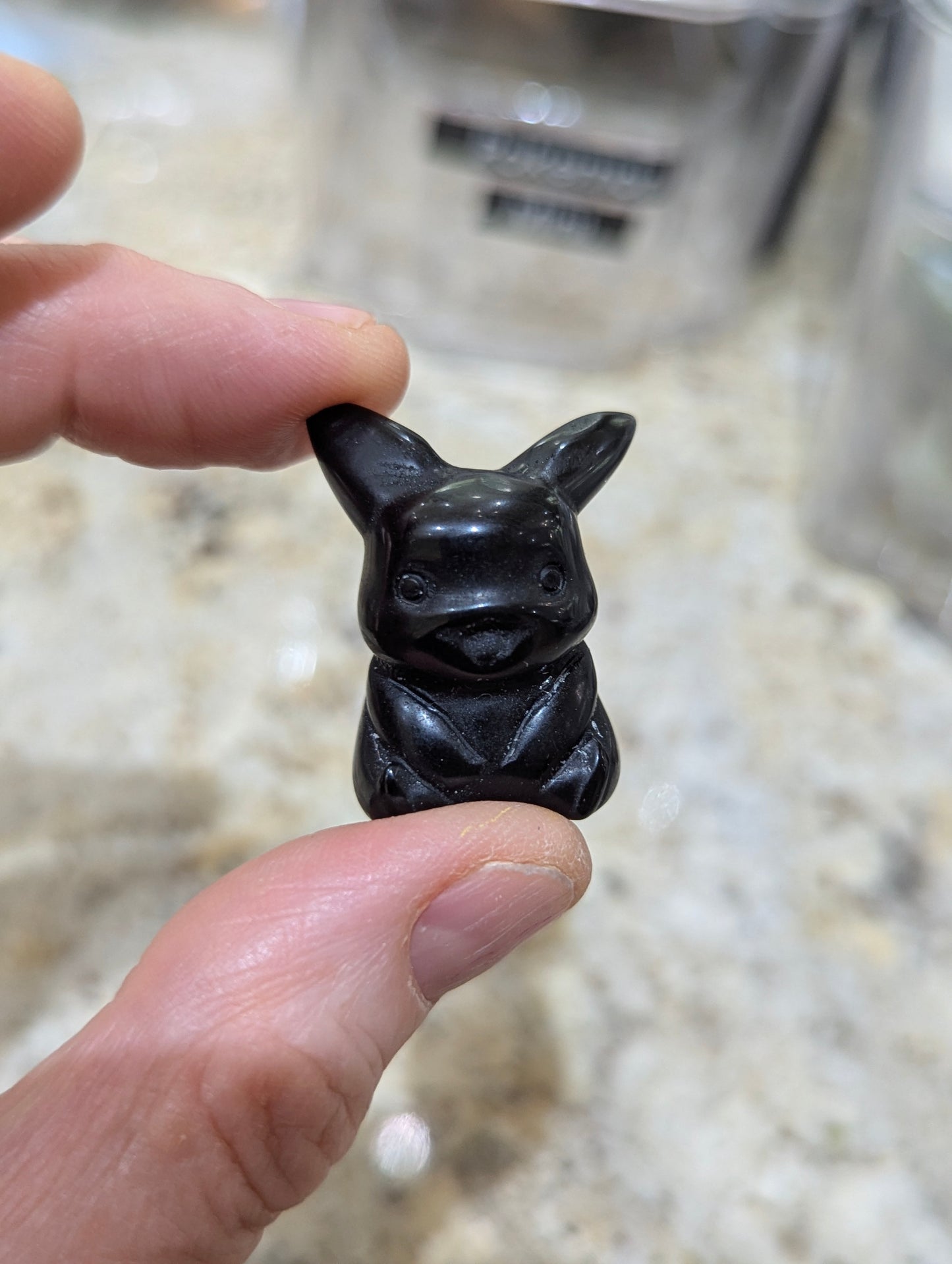 Totem minéral Pikachu miniature ~ 2,5 cm