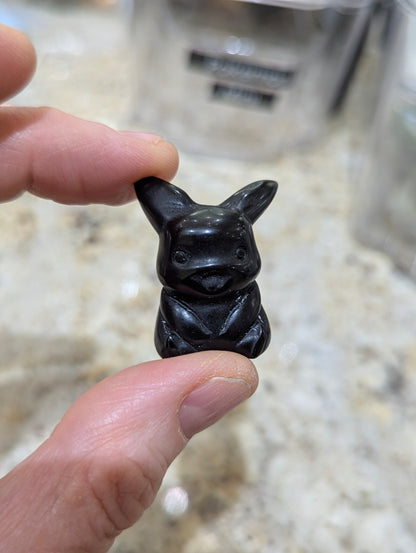Totem minéral Pikachu miniature ~ 2,5 cm