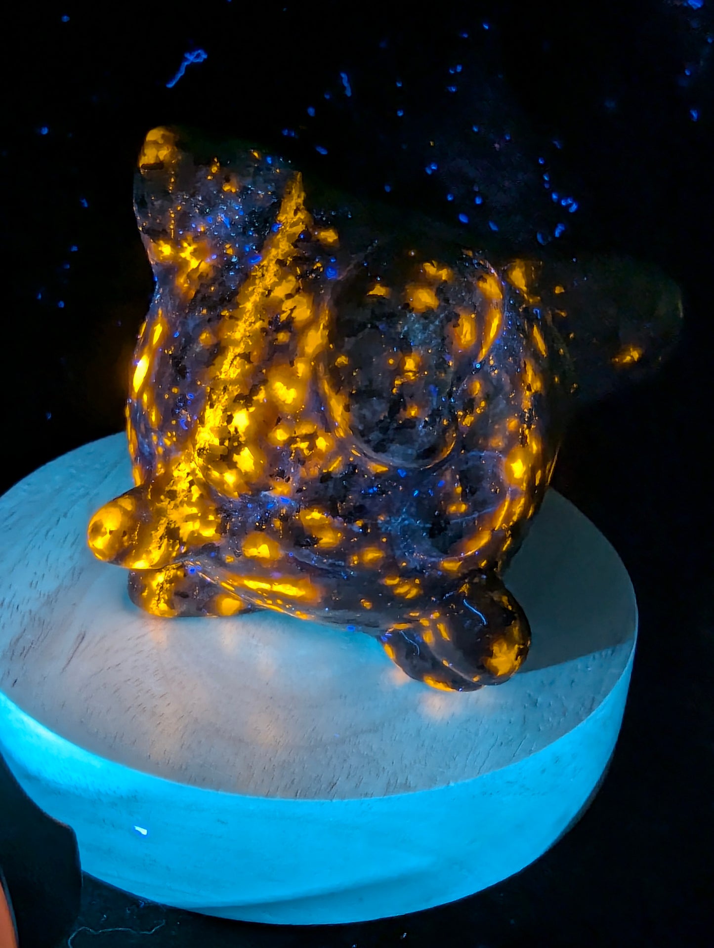 Sculptures inspirées de Pokémon en yooperlite – Figurines en cristal fluorescent UV (5,7–7 cm, 110–295 g)