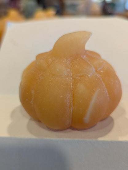 Citrouille en Calcite Orange - Sculptée à la main
