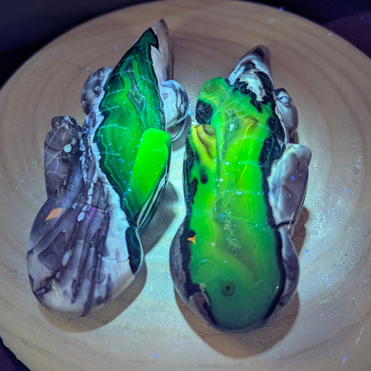 Volcano Agate Axolotl - UV Reactive ~16cm long ~365g