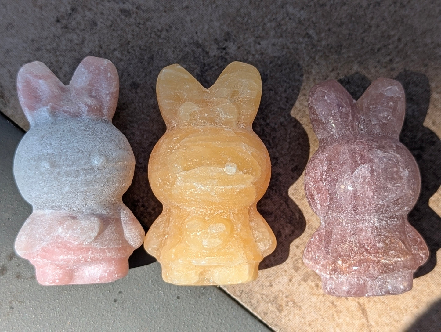 Miffy - Sculpté à partir de minéraux naturels