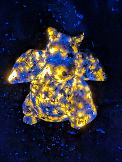 Sculptures inspirées de Pokémon en yooperlite – Figurines en cristal fluorescent UV (5,7–7 cm, 110–295 g)