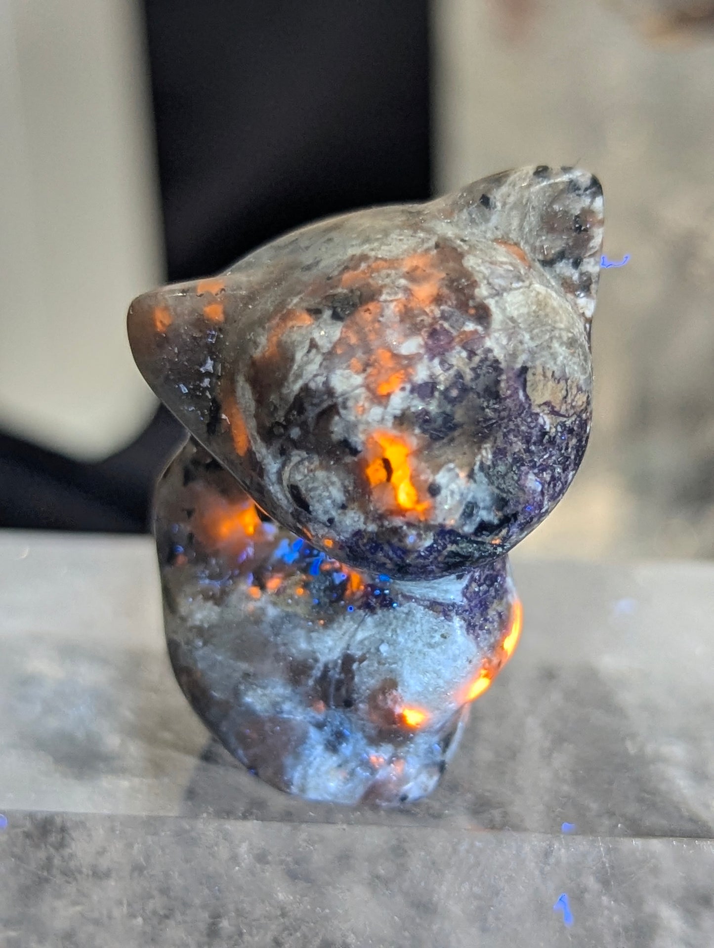 Tiny Tail Up Cat Mineral Totem ~ 1"