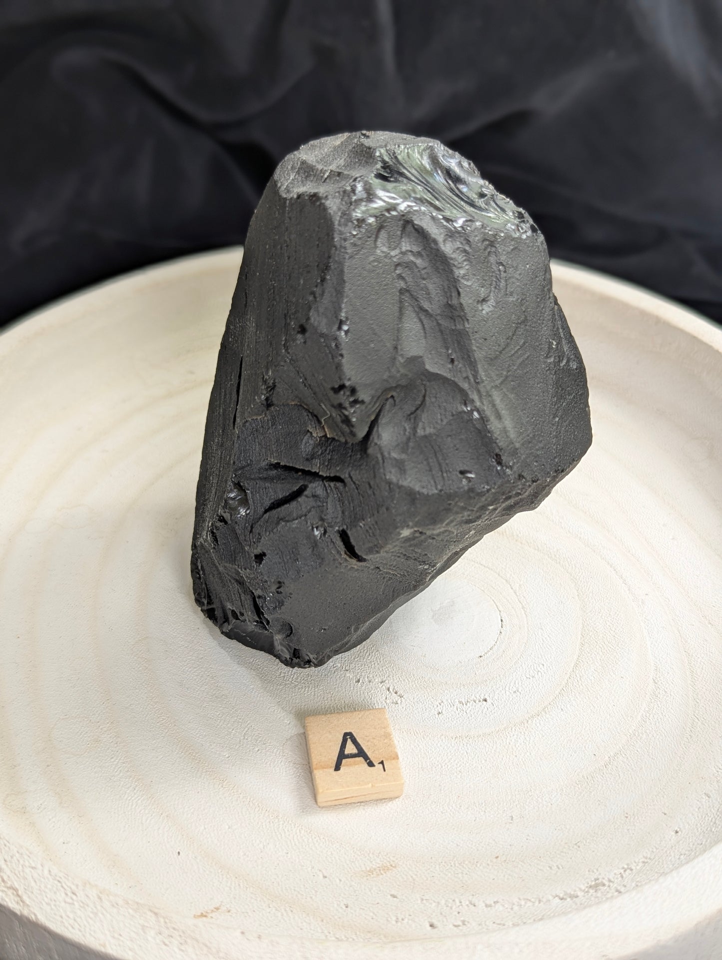 Morceaux bruts d'obsidienne noire