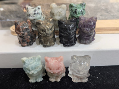 Totem chat assis miniature ~ 2,5 cm