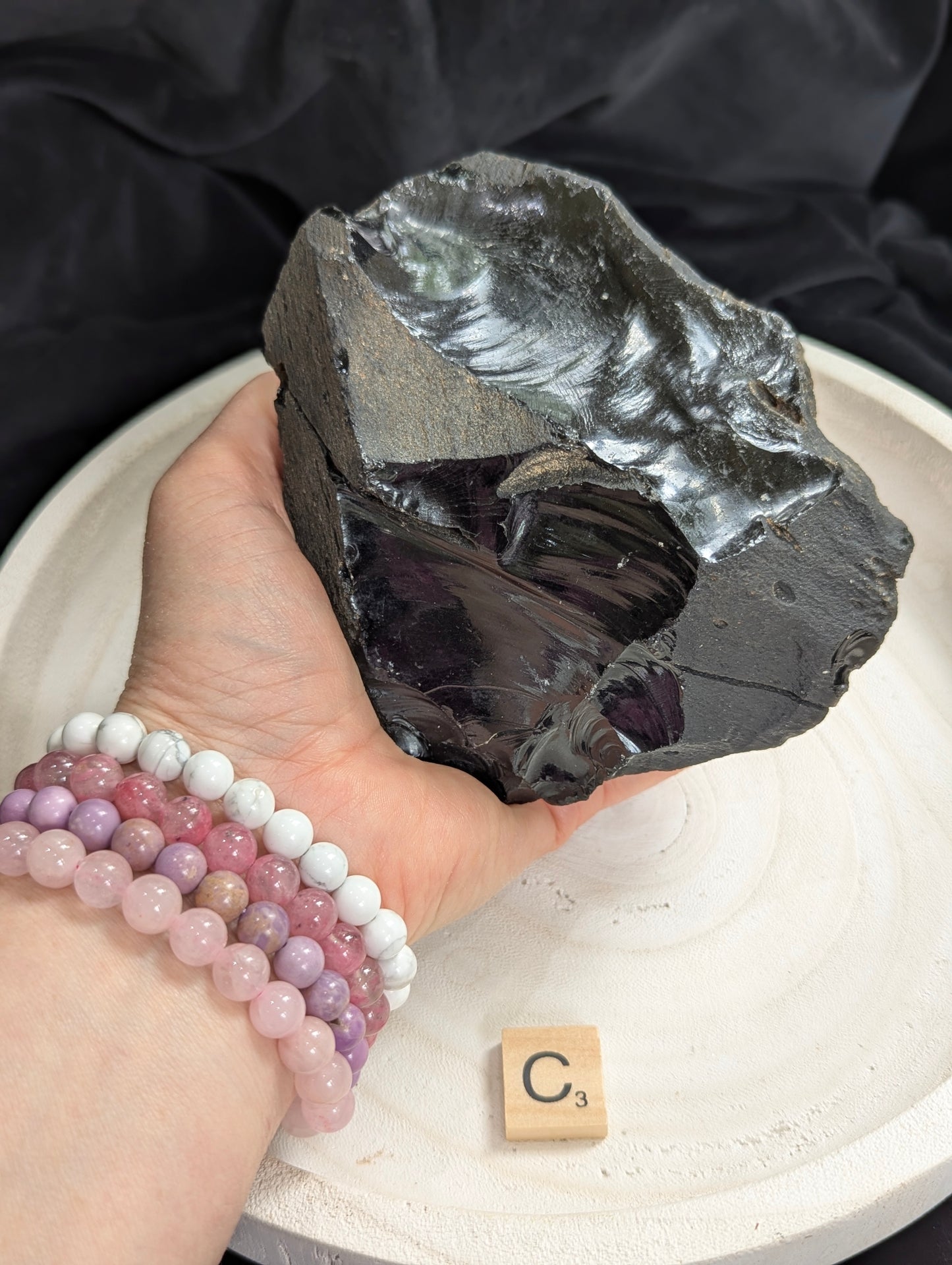 Morceaux bruts d'obsidienne noire