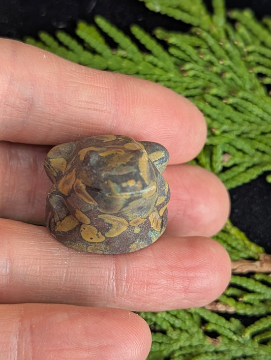 Tiny Frog Mineral Totem ~ 1"