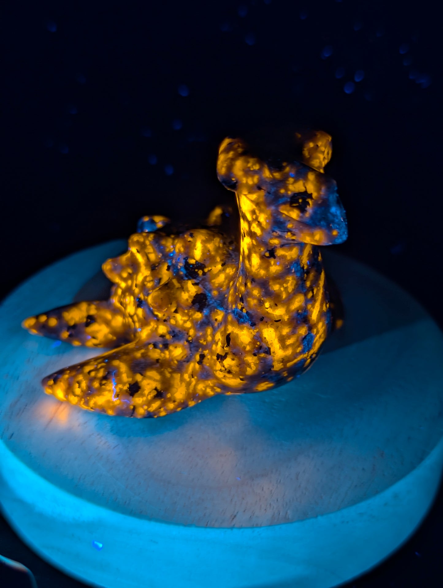 Sculptures inspirées de Pokémon en yooperlite – Figurines en cristal fluorescent UV (5,7–7 cm, 110–295 g)