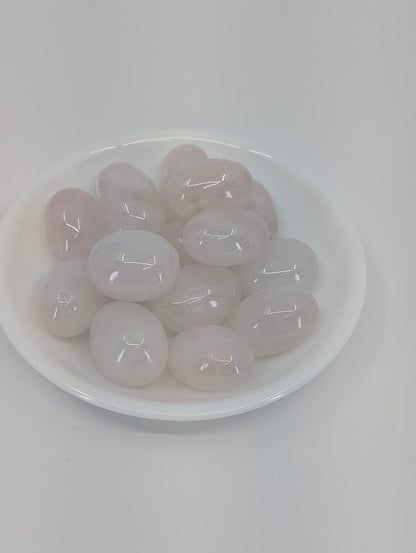 Rose Quartz tumbled stones AA grade – main image