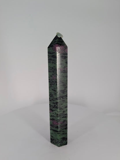 Ruby in Zoisite tower – front view, 15 cm tall