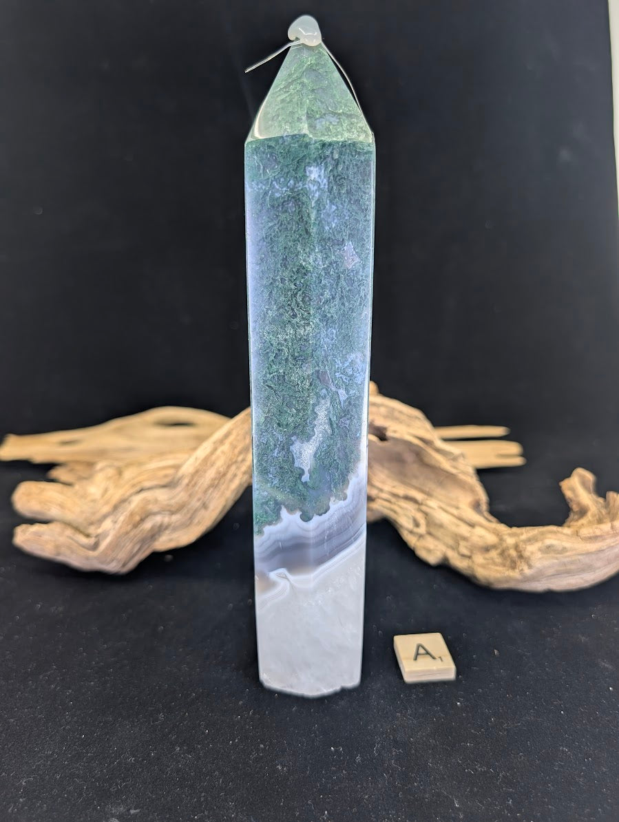 Side angle of Variant A highlighting high-lustre polish and dendritic depth.