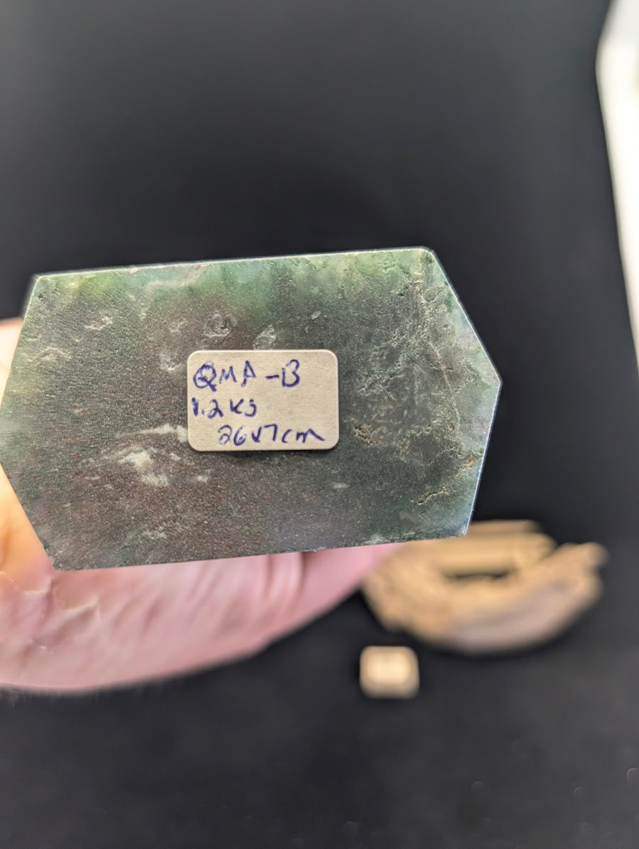 Base view of Variant B confirming 1.2kg weight and 26x7cm dimensions.