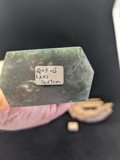 Base view of Variant B confirming 1.2kg weight and 26x7cm dimensions.