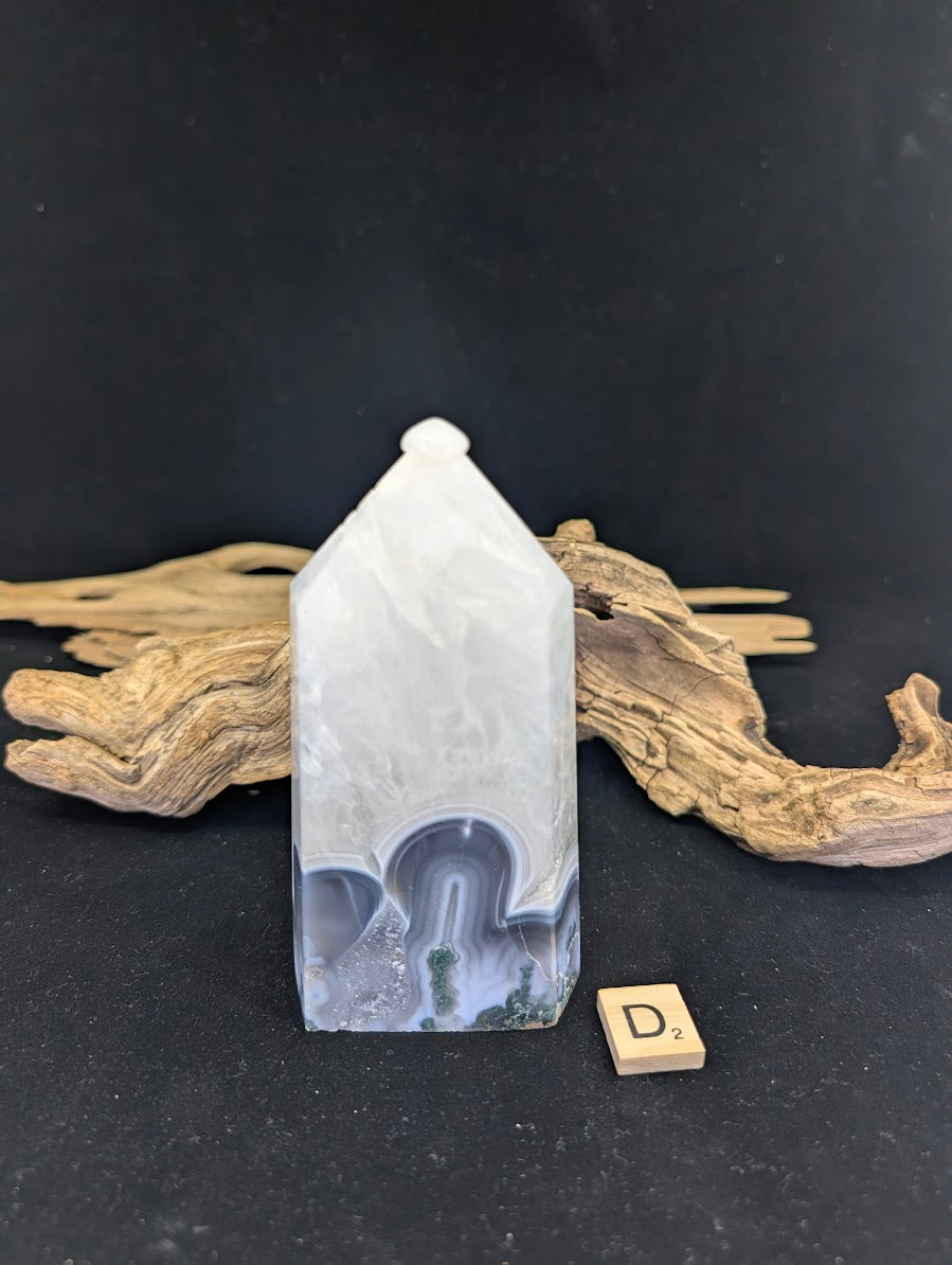 Front view of Variant D (540g/13cm) featuring a tiered scenic landscape.