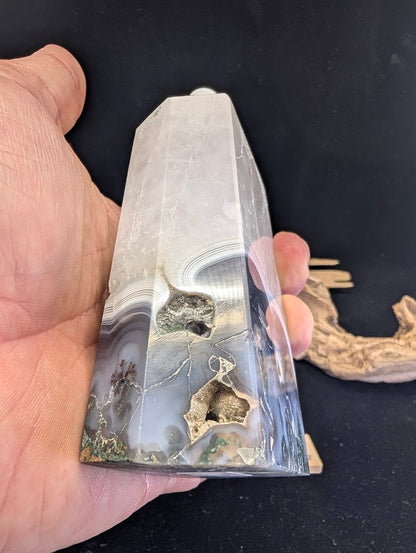 Macro detail of natural crystal vugs and dendritic trees in Variant D.