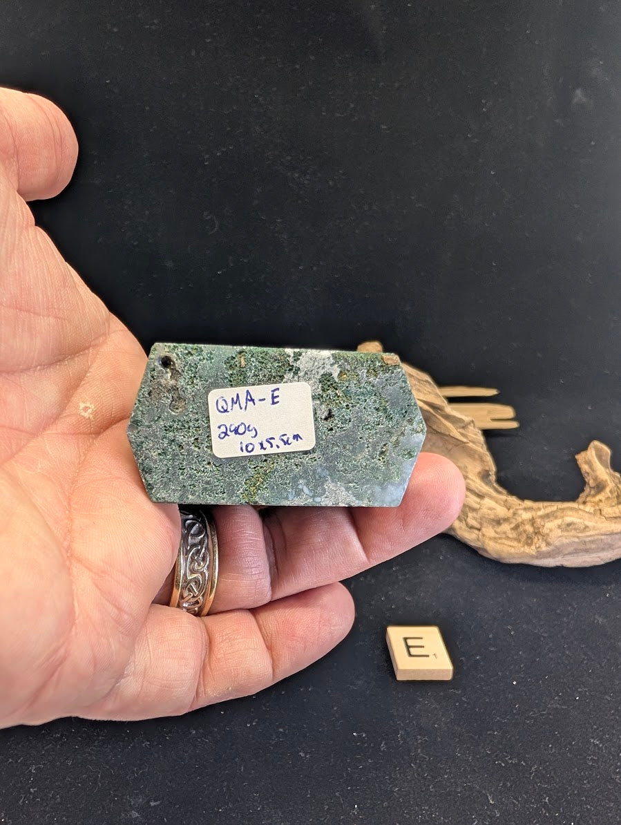 Base view of Variant E confirming 290g weight and 10x5.5cm dimensions.