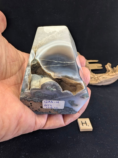 Angled shot of Variant H's crystal cave and exposed matrix.