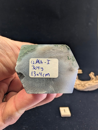 Base view of Variant I confirming 305g weight and 13x4cm dimensions.