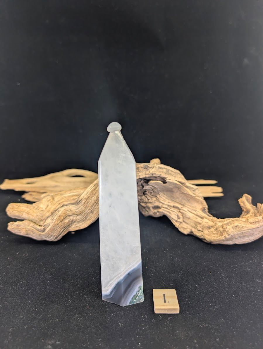 Macro of the horizon transition on Variant I chalcedony peak.