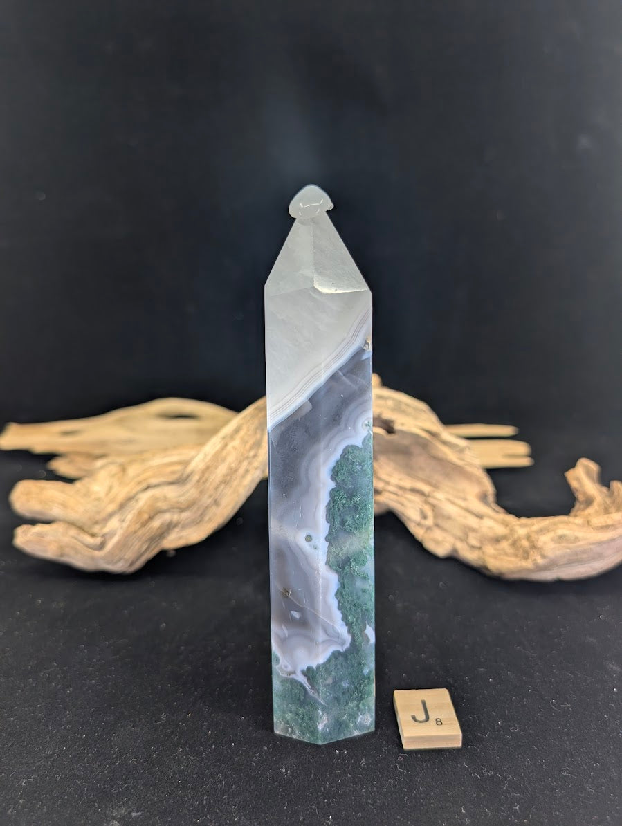 Top view of Variant J highlighting the snowy agate apex.