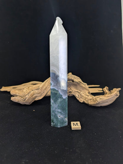 Top view of Variant M showcasing the clear chalcedony point.