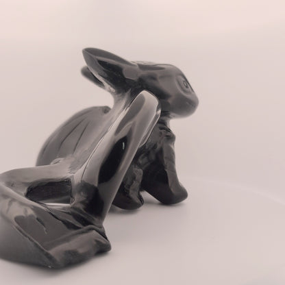 Side profile of Toothless dragon carving in obsidian, showing body shape