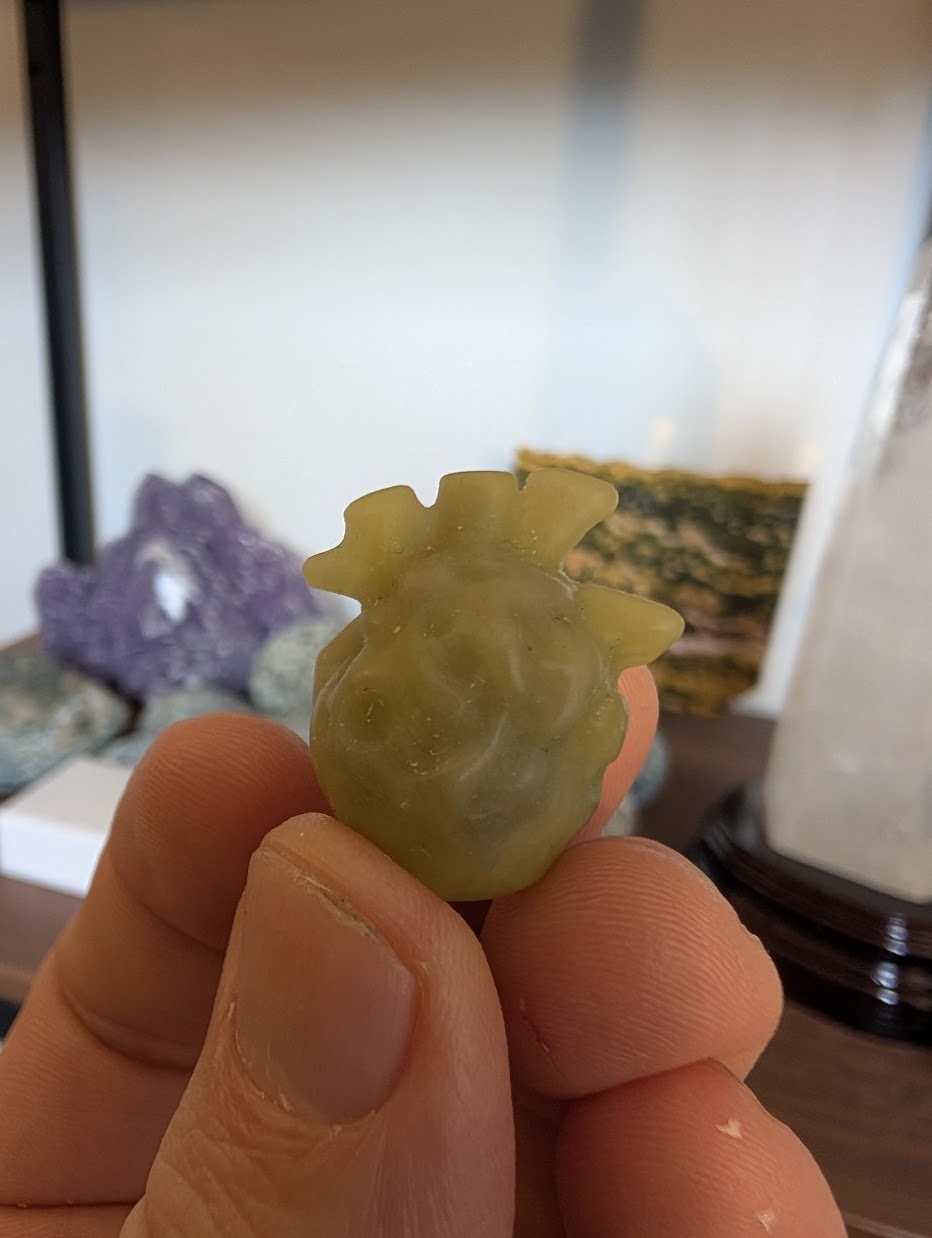 tiny-anatomical-heart-carving-yellow-jade-3cm-handheld