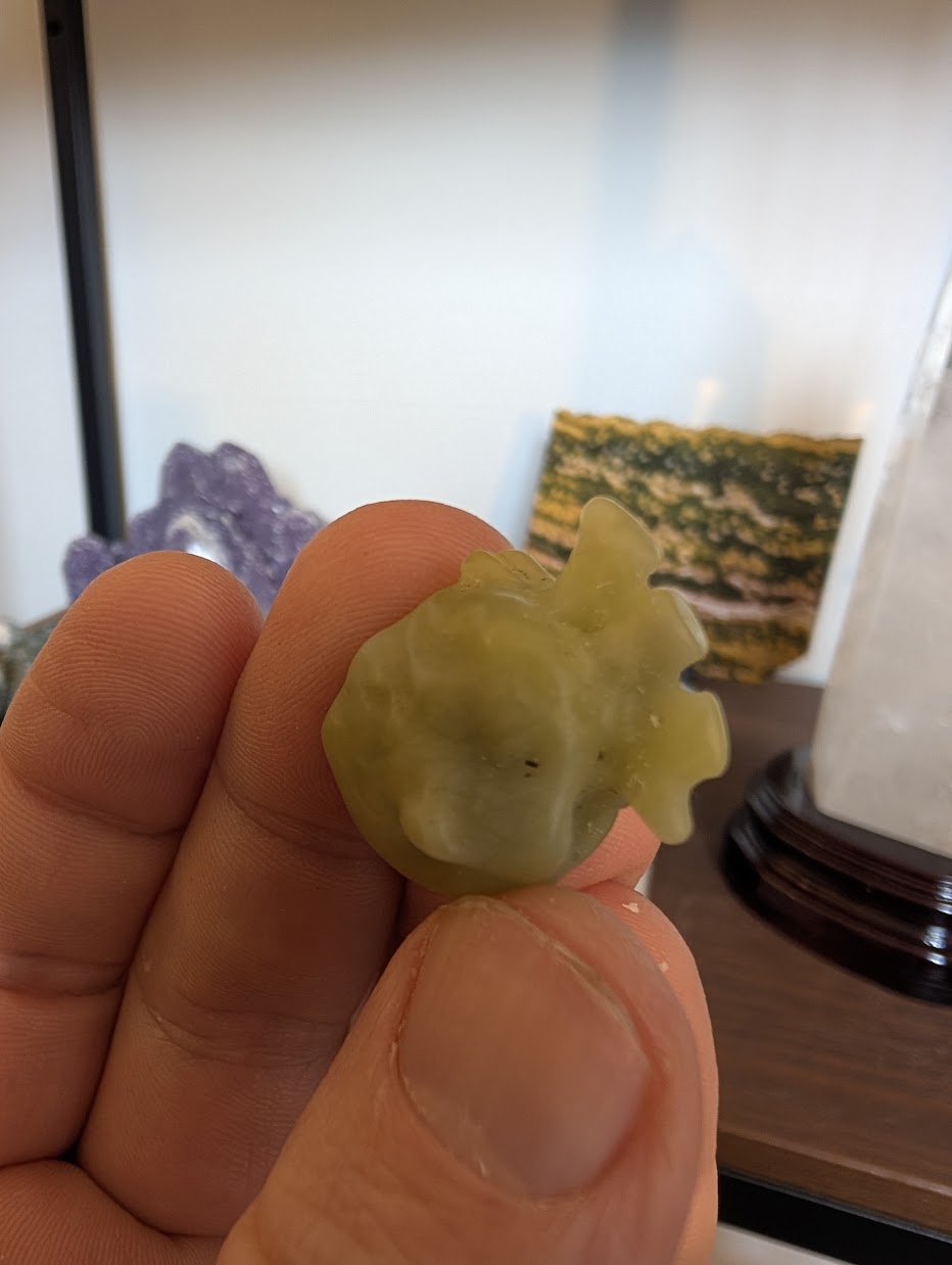 tiny-anatomical-heart-carving-yellow-jade-3cm-scale-reference