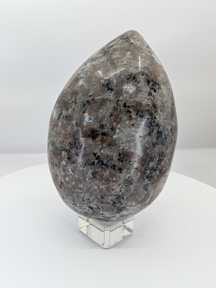Side view of a yooperlite egg showing mottled grey and black stone